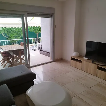 Familiar Con Piscina Y Padel *