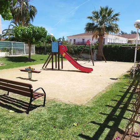 Familiar Con Piscina Y Padel *