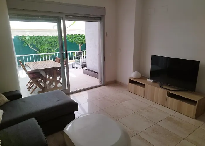 Familiar Con Piscina Y Padel *