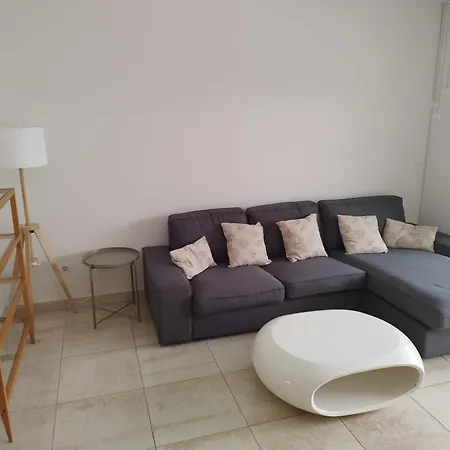 Familiar Con Piscina Y Padel