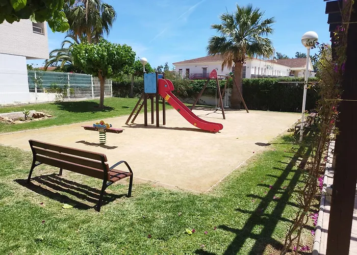 Familiar Con Piscina Y Padel *